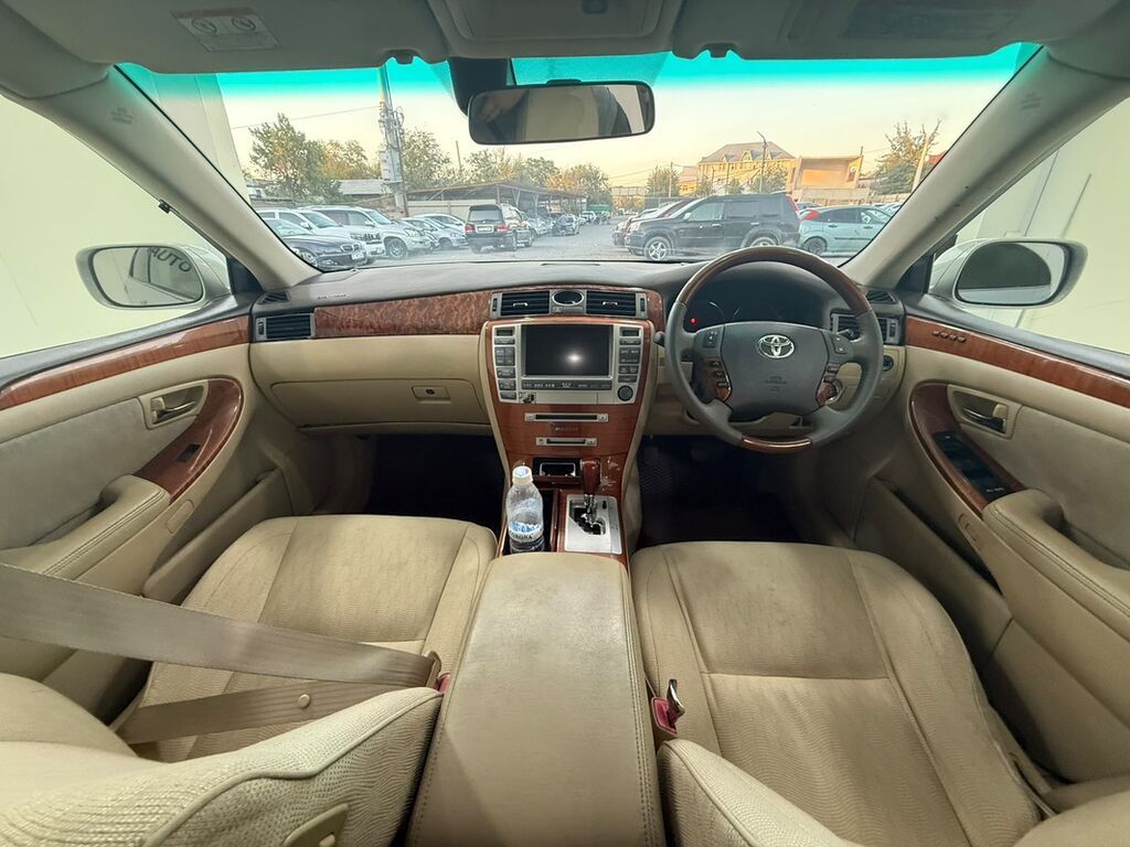Toyota Crown Majesta: 2004 г., 4.3 л, Автомат, Бензин, Седан: фото 7