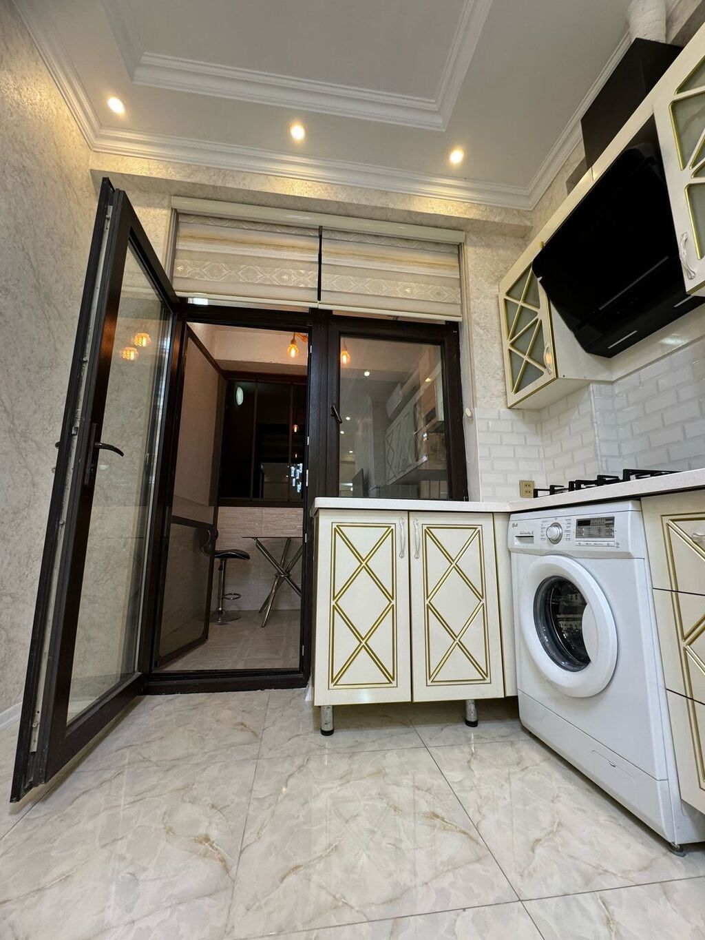4-cü mikrorayon, 3 otaqlı, Yeni tikili, m. Memar Əcəmi, 63 kv. m