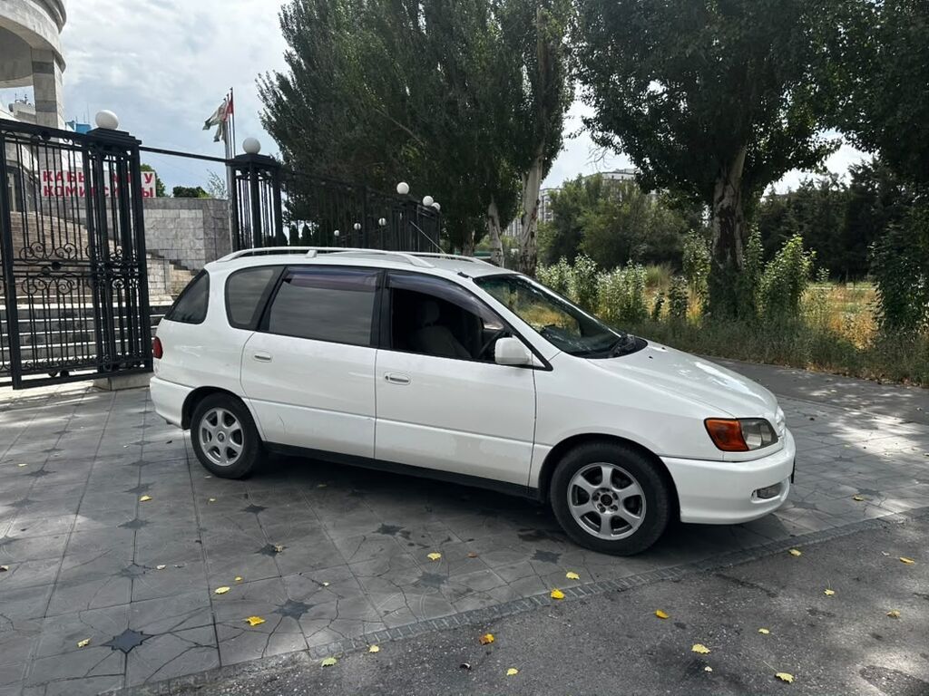 Toyota Ipsum: 2001 г., 2 л, Автомат, Газ, Минивэн: фото 2