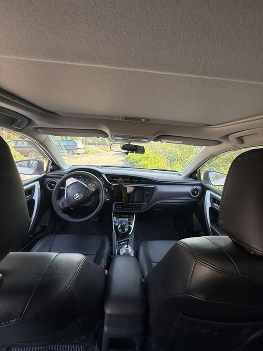 Toyota Corolla: 2019 г., 1.8 л, Гибрид, Седан: фото 2