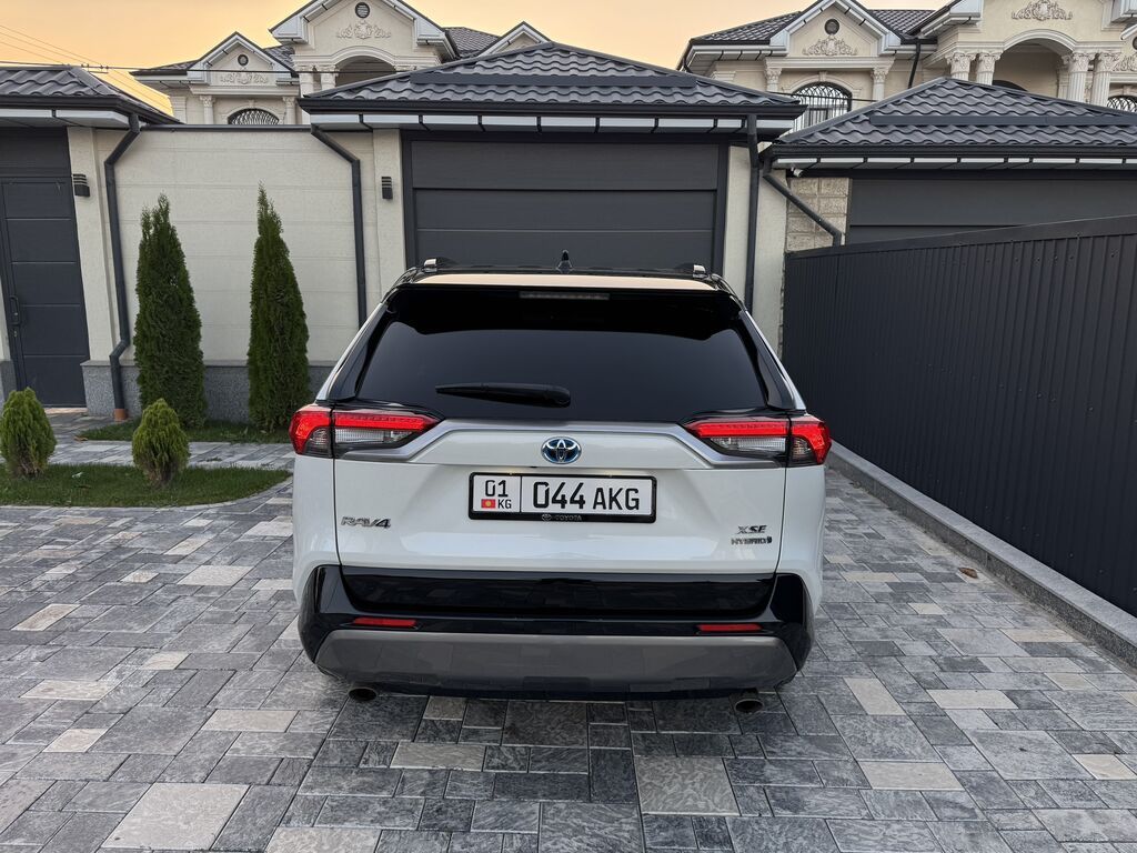 Toyota RAV4: 2022 г., 2.5 л, Автомат, Гибрид, Кроссовер: фото 6