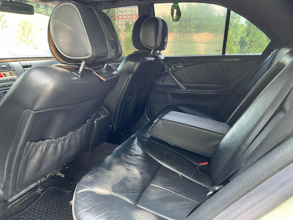 Mercedes-Benz E-Class: 2001 г., 4.3 л, Автомат, Бензин, Седан — фото 3