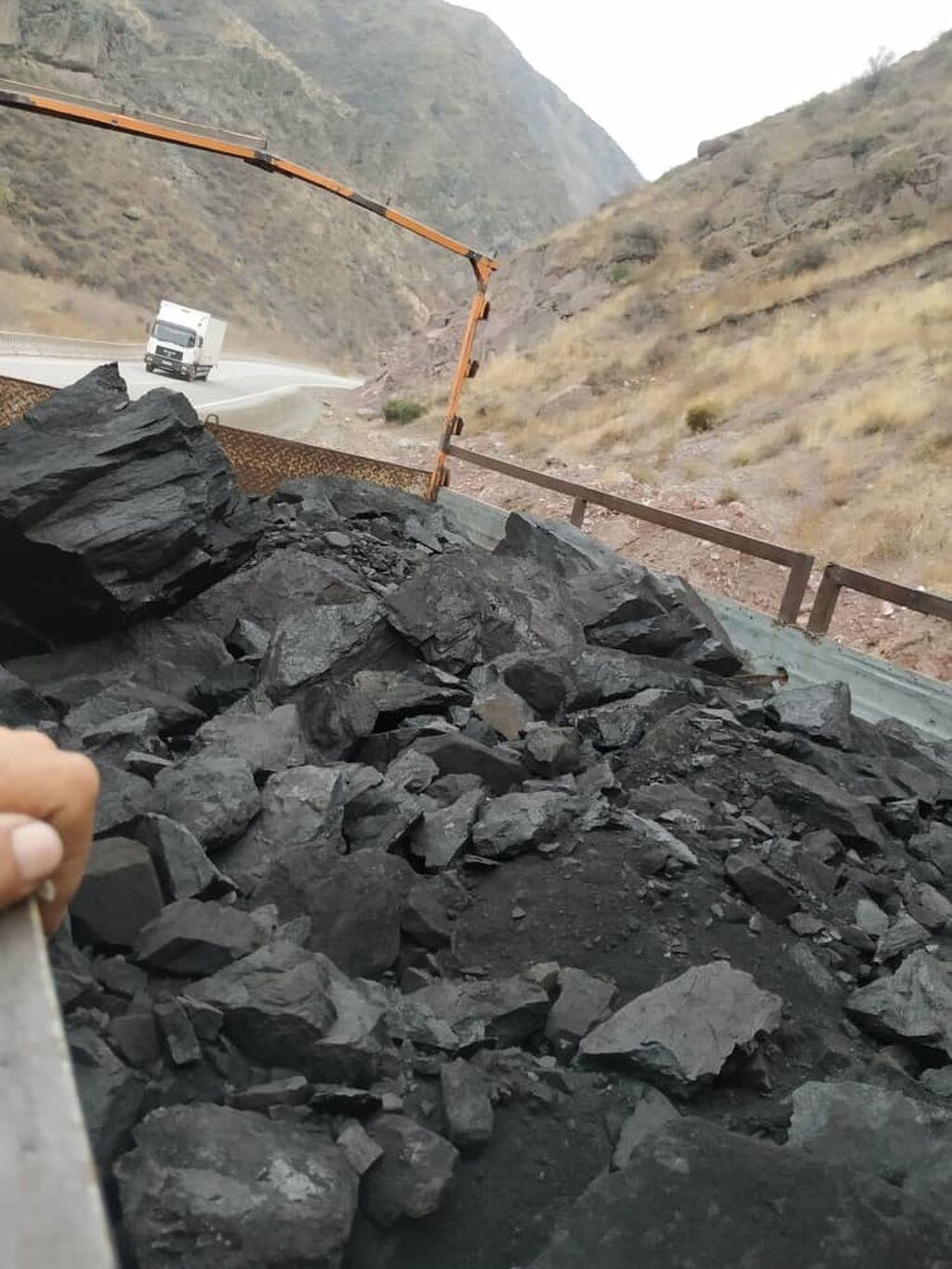 Комур сатылат отбор Кара кече беш | 5700 KGS | Уголь и дрова Чон-Арык ᐈ ...