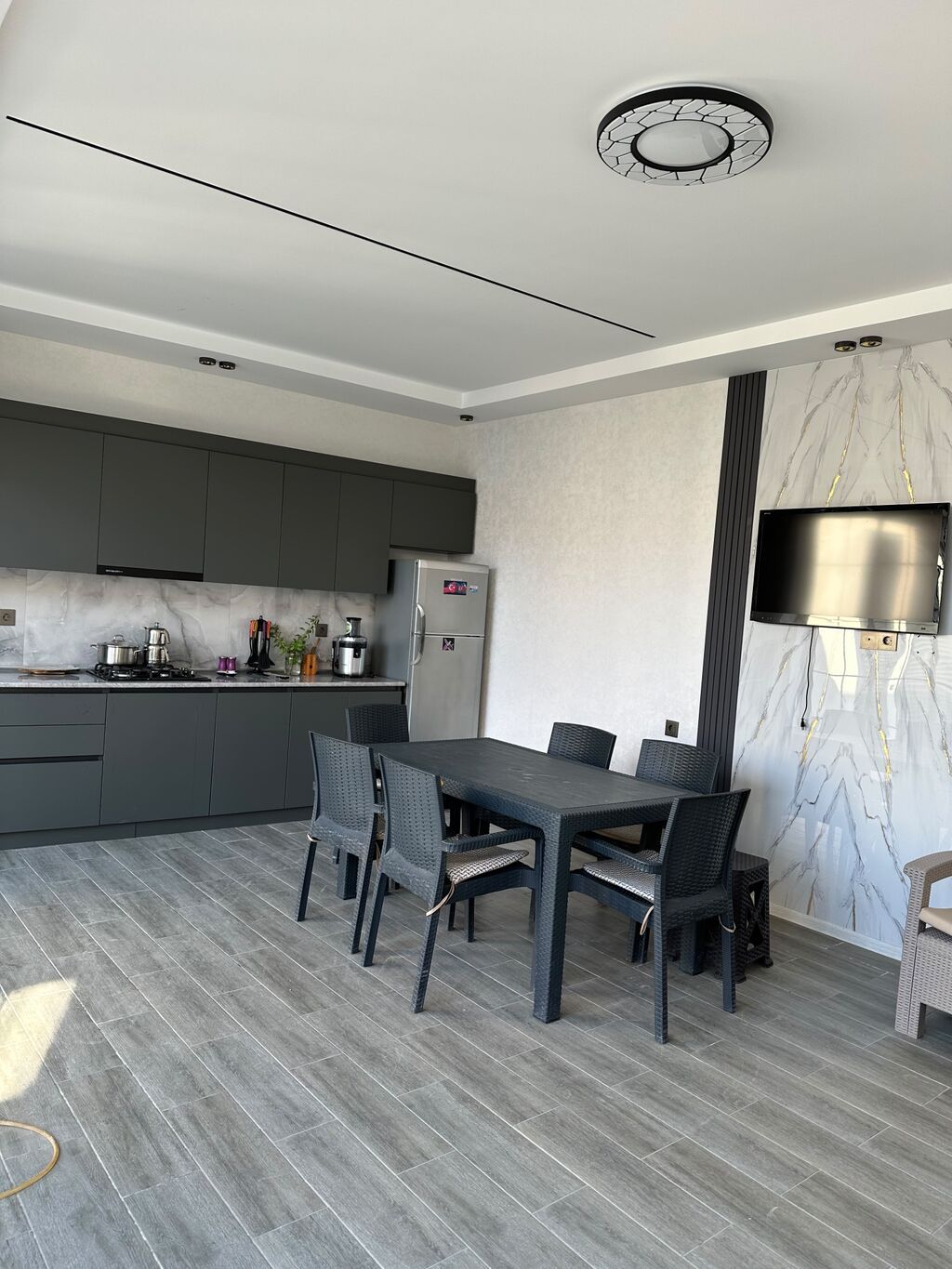 6 otaqlı, 250 kv. m, Yeni təmirli