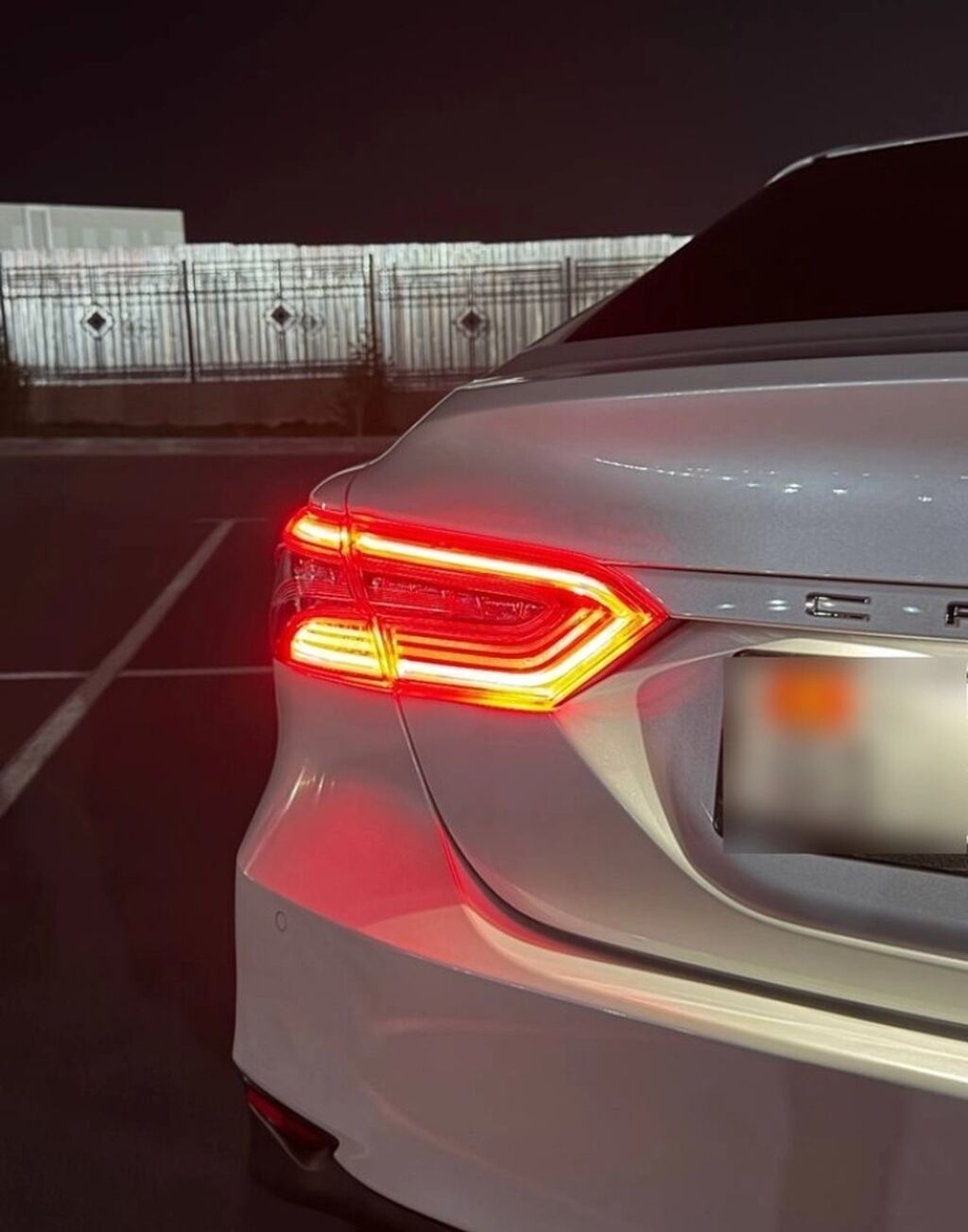 Toyota Camry: 2022 г., 2.5 л, Автомат, Гибрид, Седан: фото 5