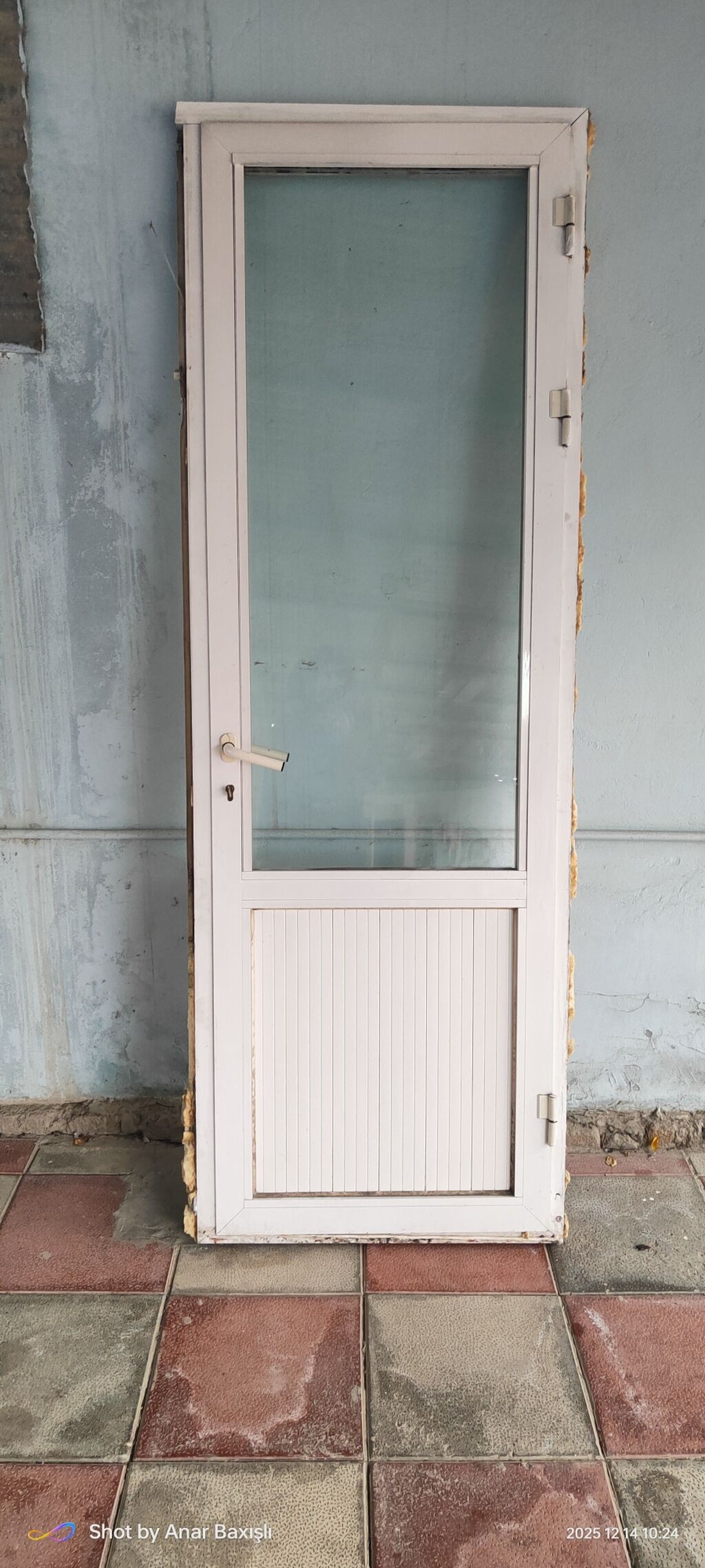 Plastik qapılar: İşlənmiş Plastik qapı Zamok ilə, Ünvandan götürmə