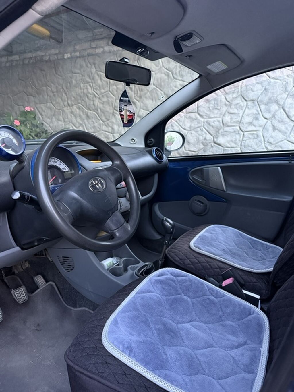 Toyota Aygo: 2009 г., Механика, Бензин, Хэтчбэк: фото 3