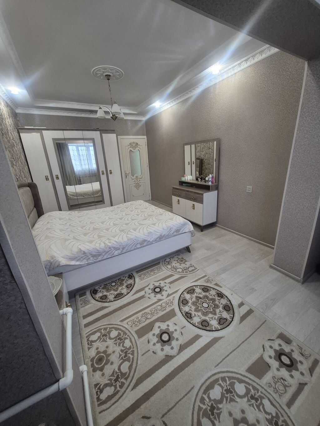 Bakı, 7-ci mikrorayon, 3 otaqlı, Köhnə tikili, m. Dərnəgül, 82 kv. m