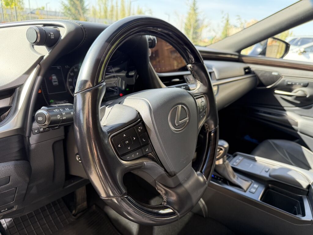 Lexus ES: 2019 г., 2.5 л, Автомат, Гибрид, Седан: фото 8