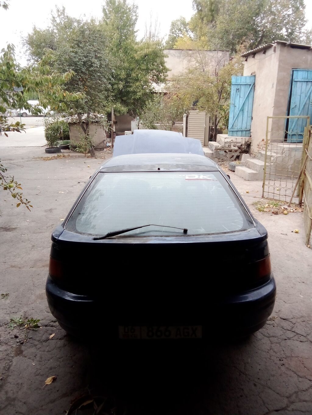 Mazda 323F, хэтчбек 5 дв., темно‑синий цвет, на разбор. - Кузов: 323F: фото 5