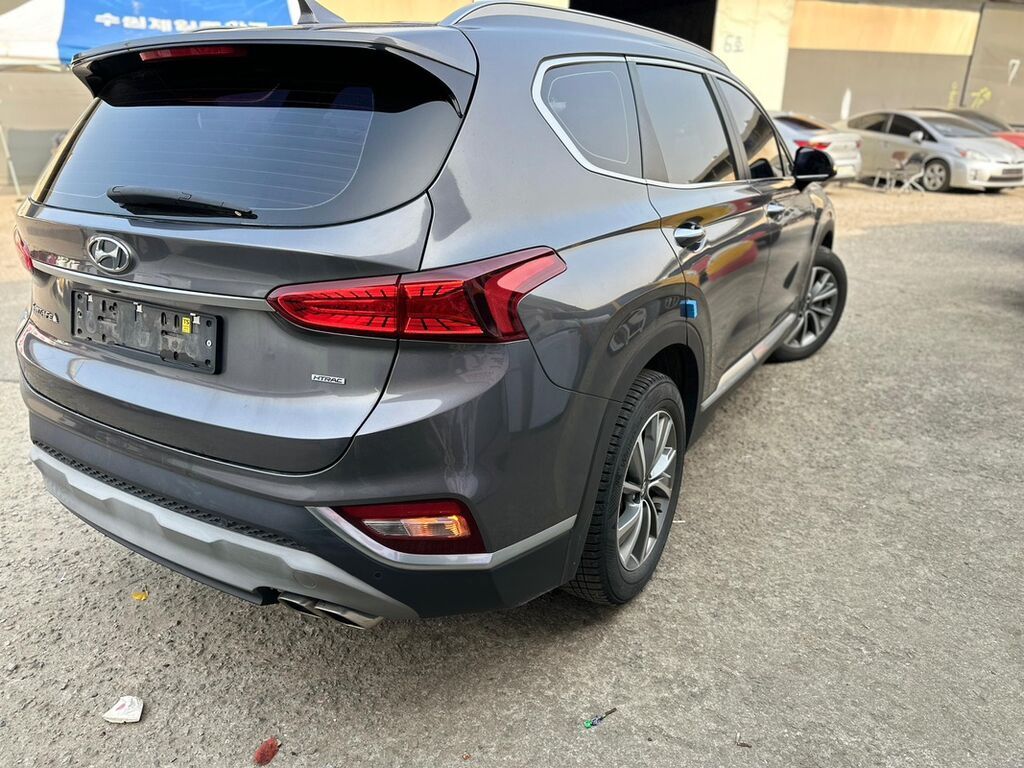 Hyundai Santa Fe: 2019 г., 2 л, Автомат, Дизель, Кроссовер: фото 4