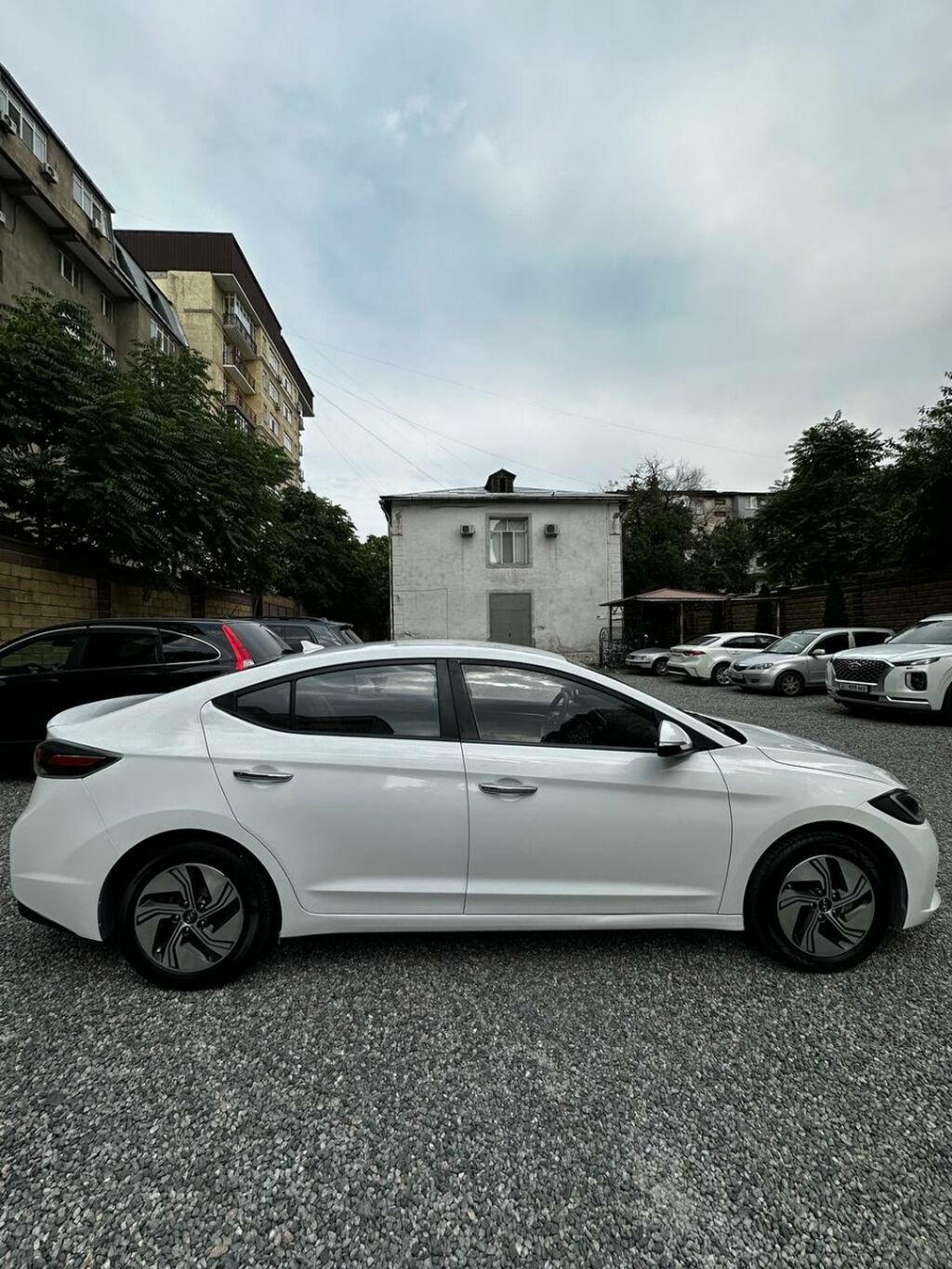 Hyundai Elantra: 2020 г., 1.6 л, Типтроник, Электромобиль, Седан: фото 3