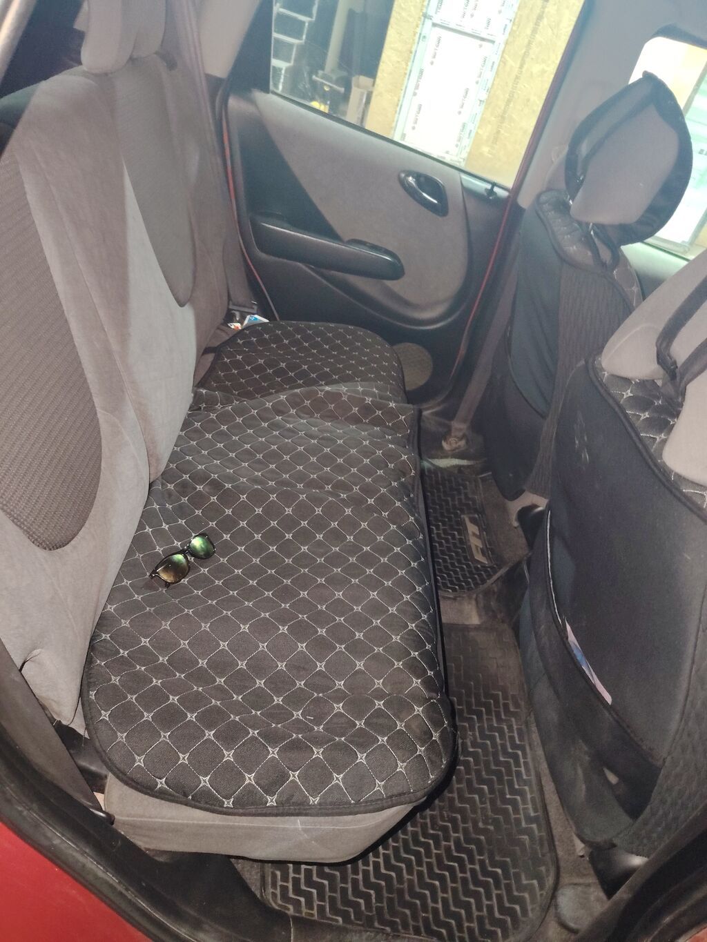 Honda Fit: 2003 г., Бензин, Хэтчбэк: фото 6