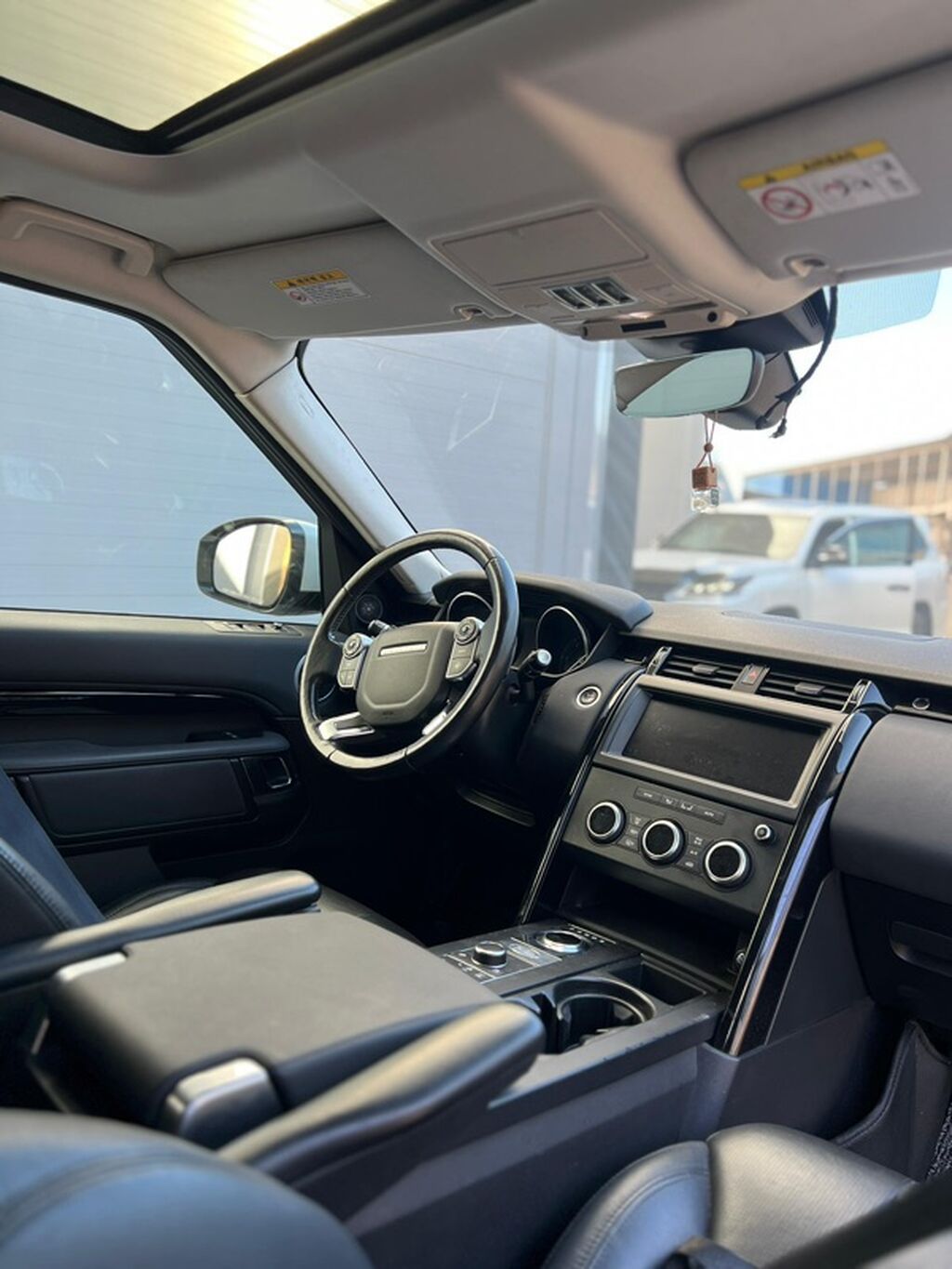 Land Rover Discovery: 2017 г., 2 л, Автомат, Дизель, Внедорожник: фото 5