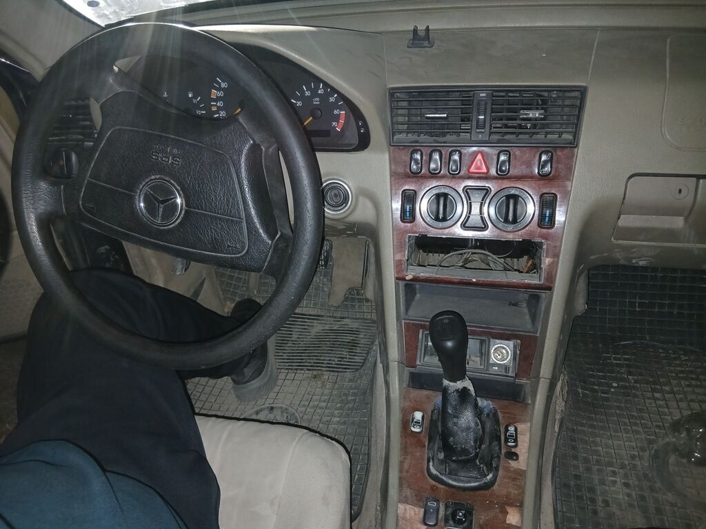 Mercedes-Benz C-Class: 1999 г., 2.4 л, Механика, Бензин, Седан: фото 2