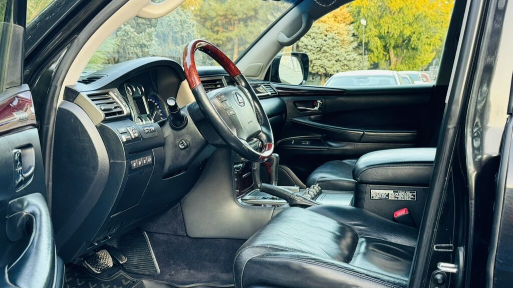 Lexus LX: 2011 г., 5.7 л, Автомат, Бензин, Внедорожник: фото 7