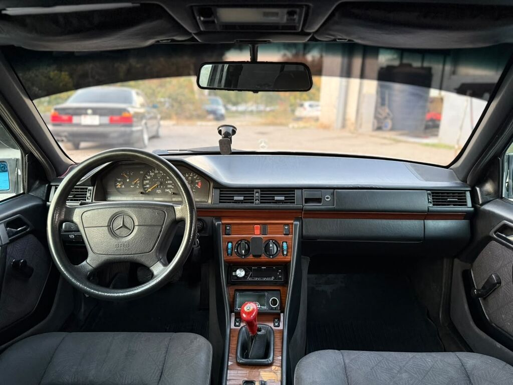 Mercedes-Benz E-Class: 1994 г., 2.2 л, Механика, Бензин, Седан: фото 8