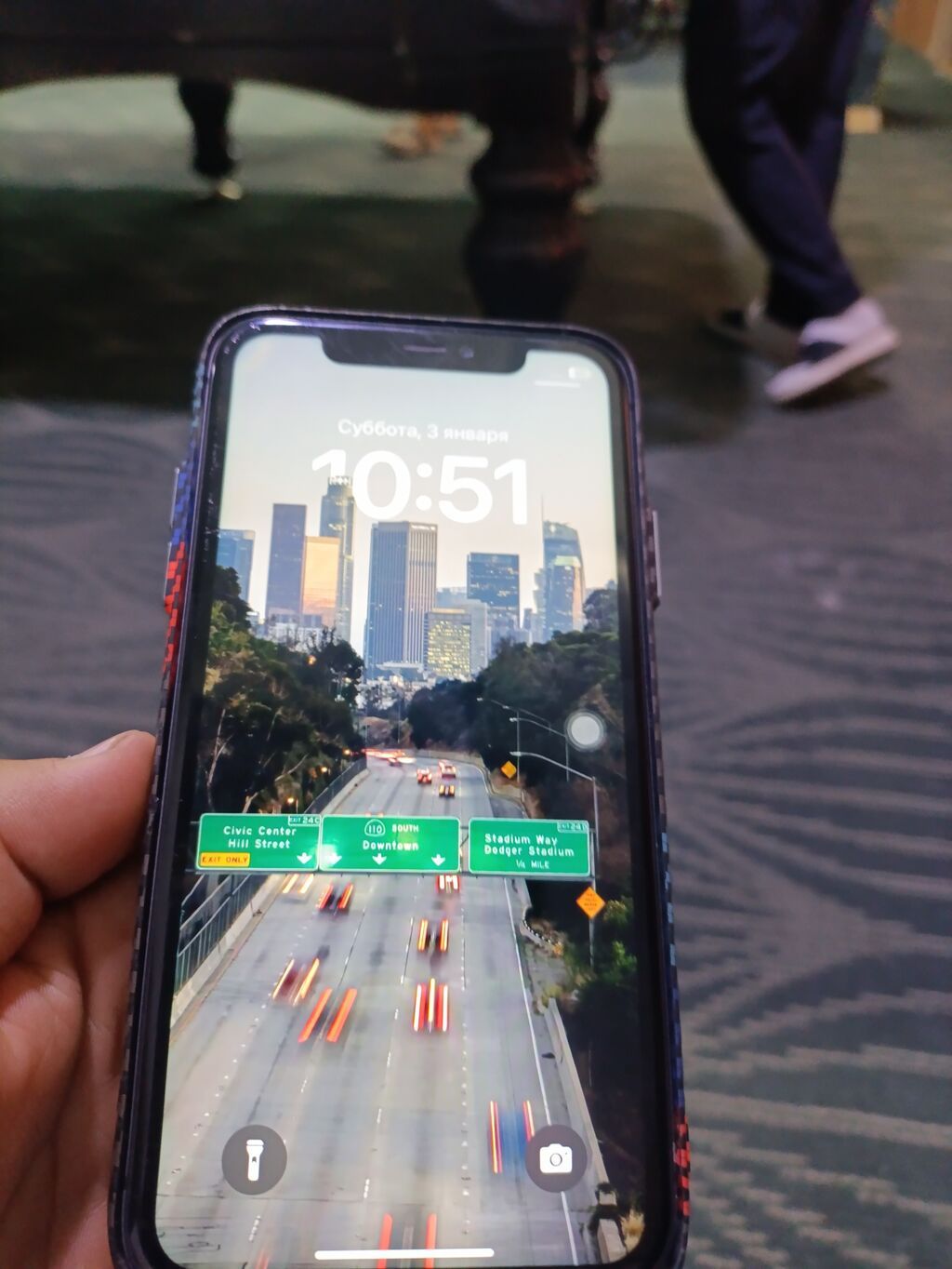 IPhone 11, черный - Дисплей 6.1" Liquid Retina HD (IPS) с True Tone — фото 3