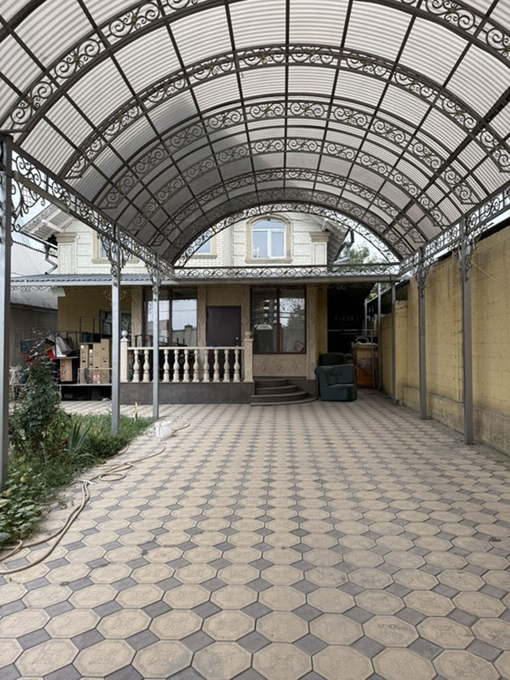6 комнат, 200 м², 5 соток, Бишкек, Восток-5 мкр Собственник: фото 2