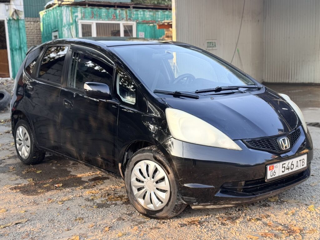 Honda Jazz: 2009 г., 1.4 л, Механика, Бензин, Хэтчбэк: фото 4