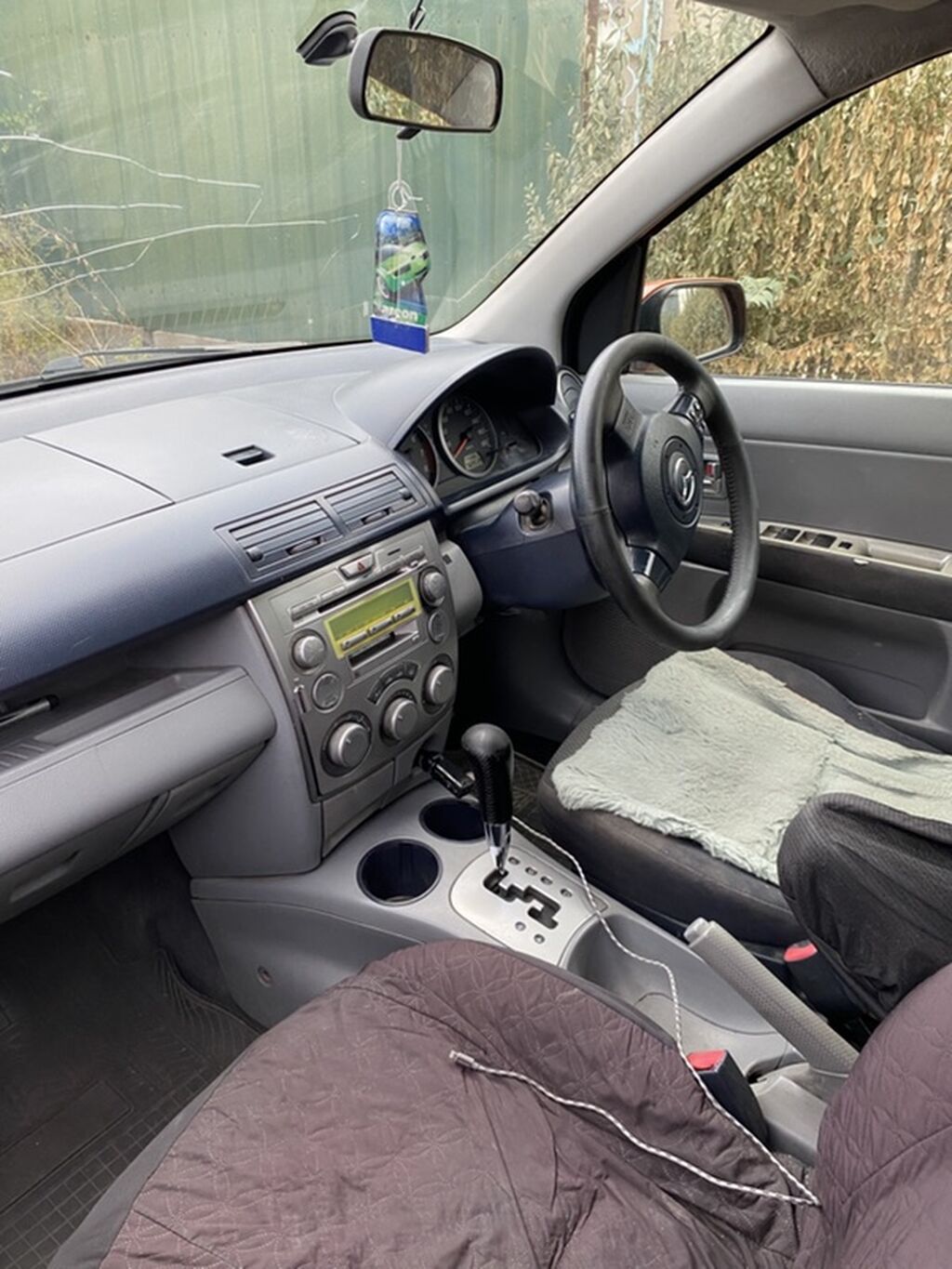 Mazda Demio: 2002 г., 1.5 л, Автомат, Бензин, Хэтчбэк: фото 2