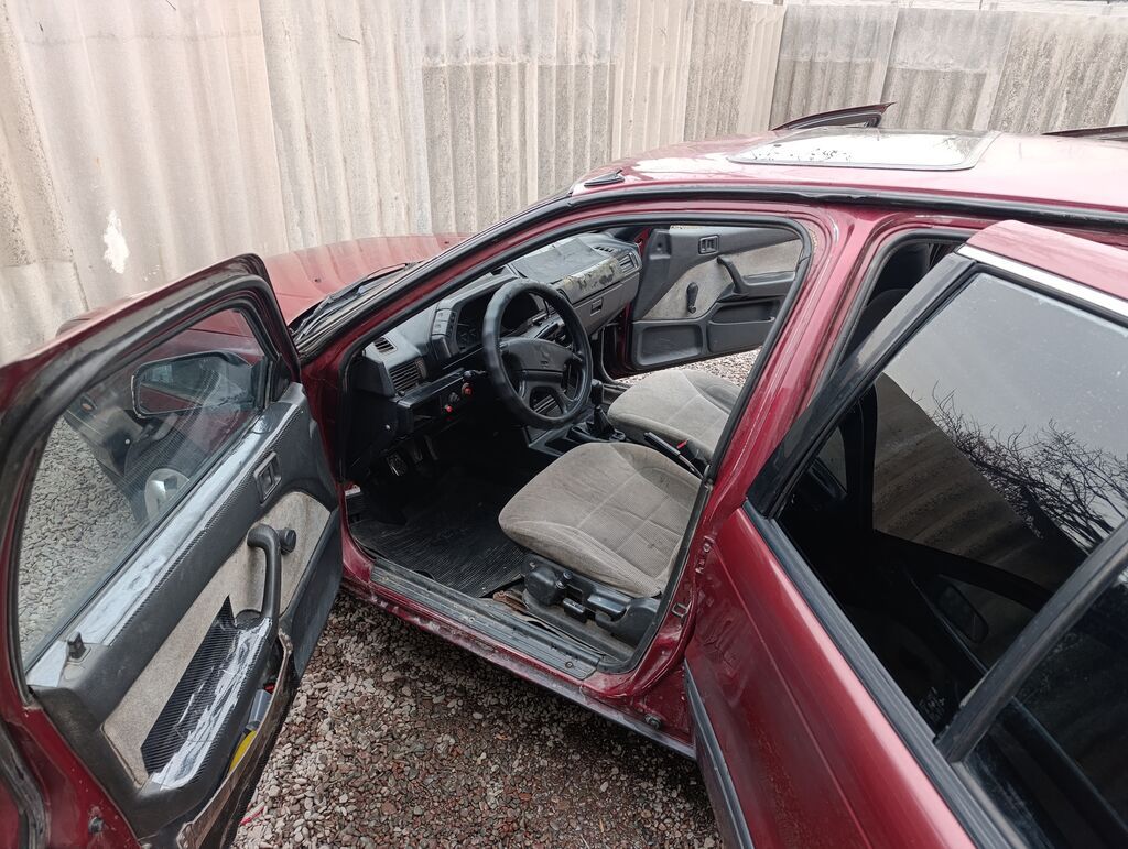 Mitsubishi Galant: 1990 г., 1.5 л, Механика, Бензин, Хэтчбэк: фото 3