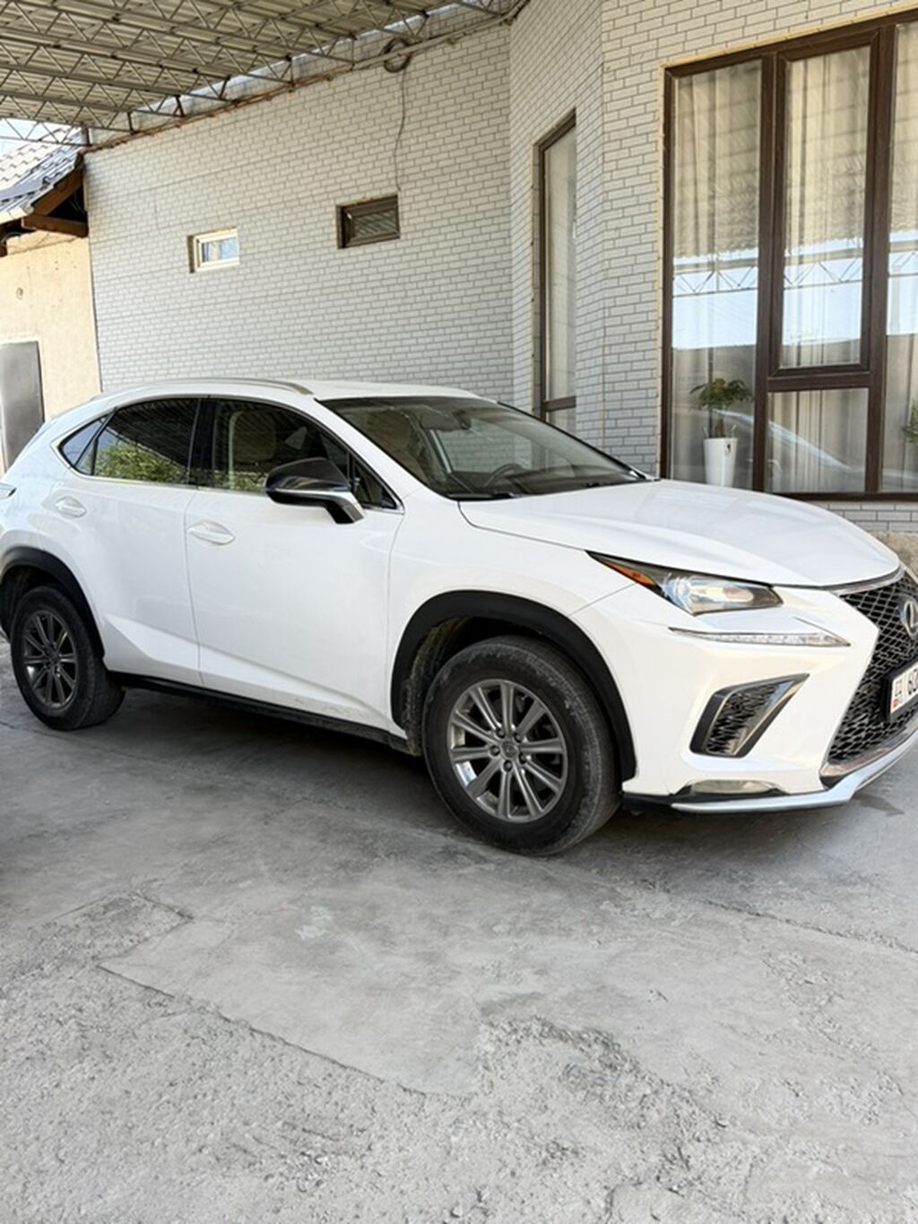 Lexus NX: 2016 г., 2 л, Автомат, Бензин, Кроссовер: фото 3