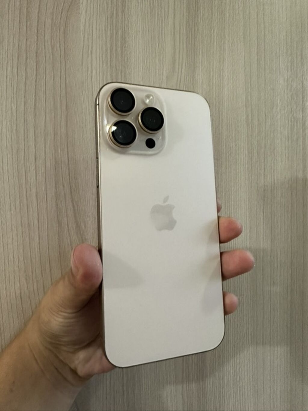 IPhone 16 Pro Max, 256 ГБ, цвет светлый (серебристо-белый): фото 1