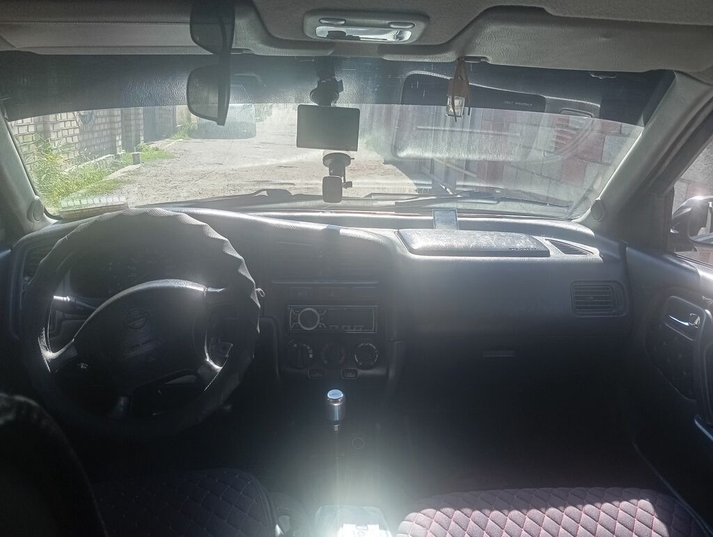 Nissan Primera: 1996 г., 2 л, Механика, Бензин, Седан: фото 6