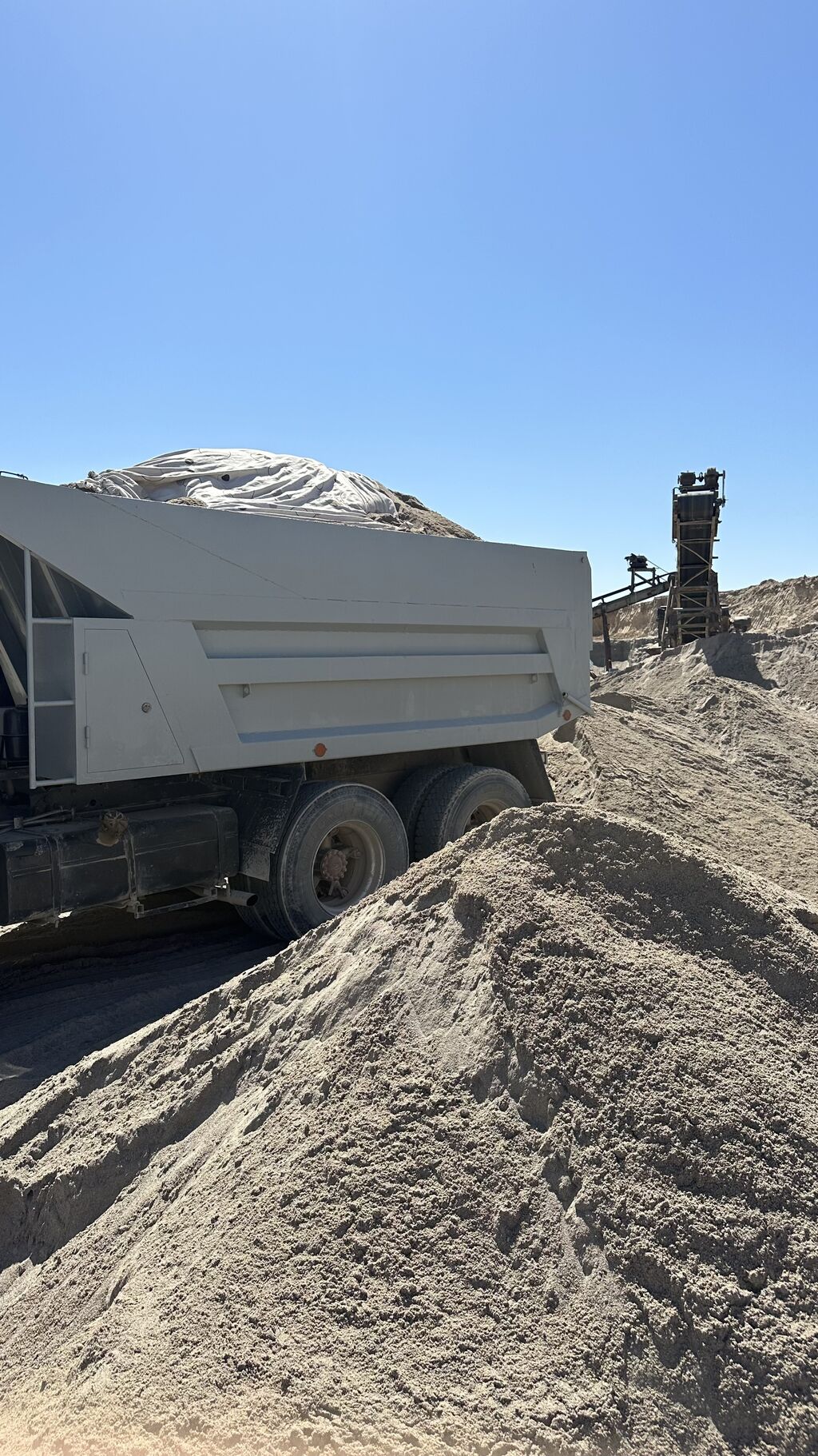 Песок камаз кум эленген песок песок: 2000 KGS ᐈ Портер, грузовые перевозки  | Бишкек | 96912842 ➤ lalafo.kg