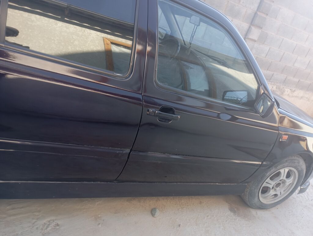 Volkswagen Vento: 1993 г., 1.8 л, Механика, Бензин, Седан: фото 6