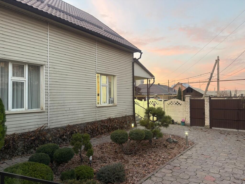 4 комнаты, 130 м², 4500 соток, Бишкек, Кок-Жар ж/м: фото 1