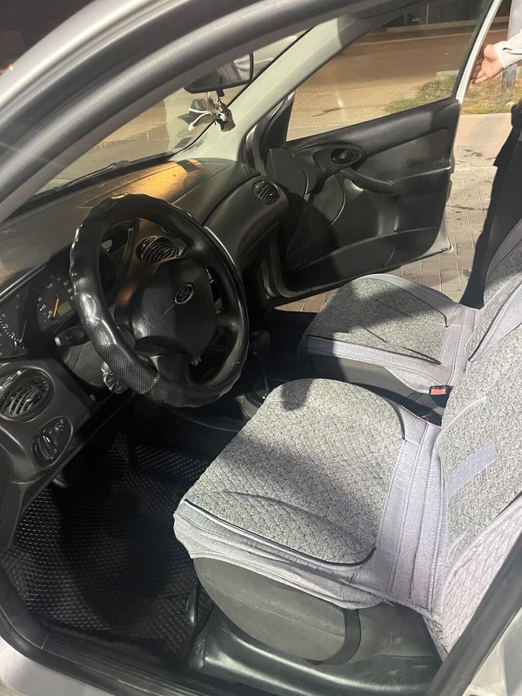 Ford Focus: 2002 г., 1.6 л, Автомат, Универсал: фото 4