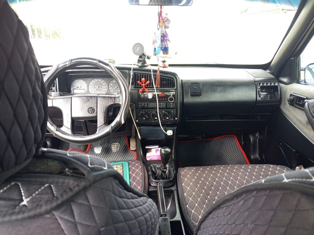 Volkswagen Passat: 1991 г., 1.8 л, Механика, Бензин, Седан — фото 6