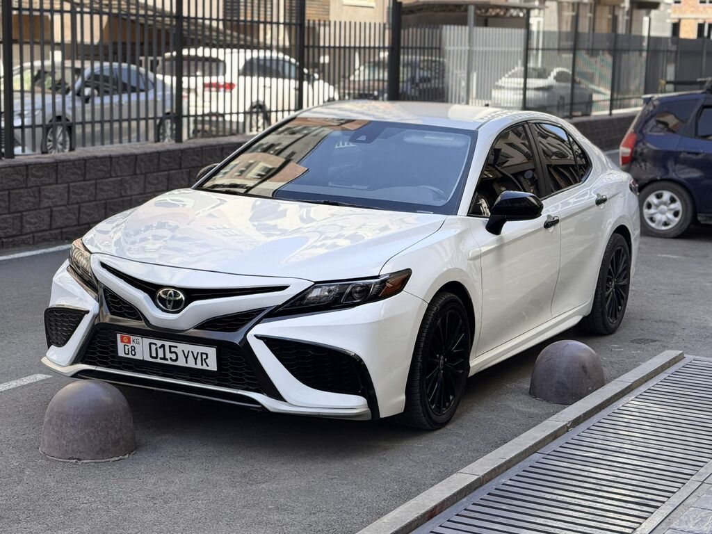 Toyota Camry: 2021 г., 2.5 л, Автомат, Бензин, Седан — фото 4