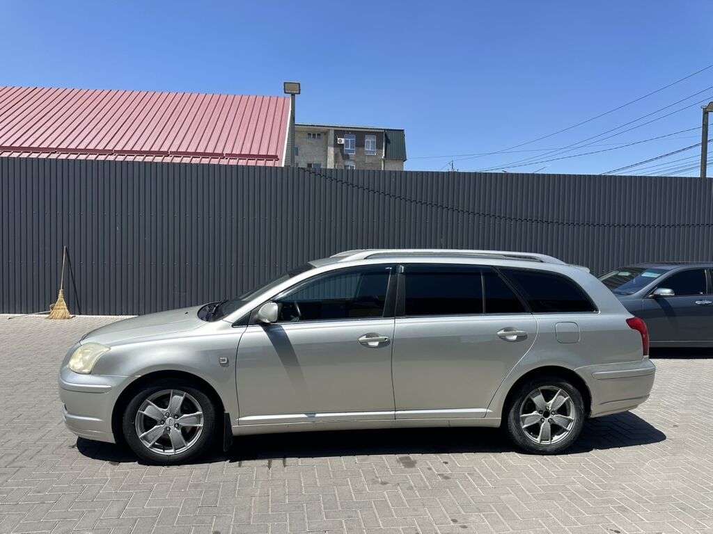 Toyota Avensis: 2004 г., 2 л, Механика, Бензин, Универсал: фото 4