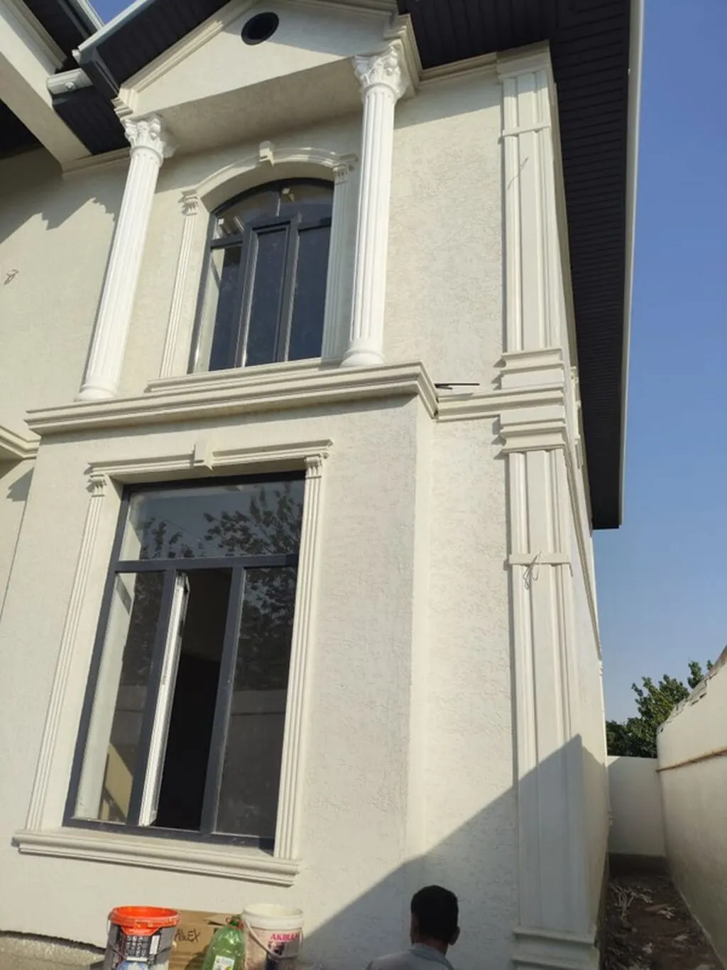 Detaliu textură tencuială decorativă siliconată — finisaj profesional în Republica Moldova